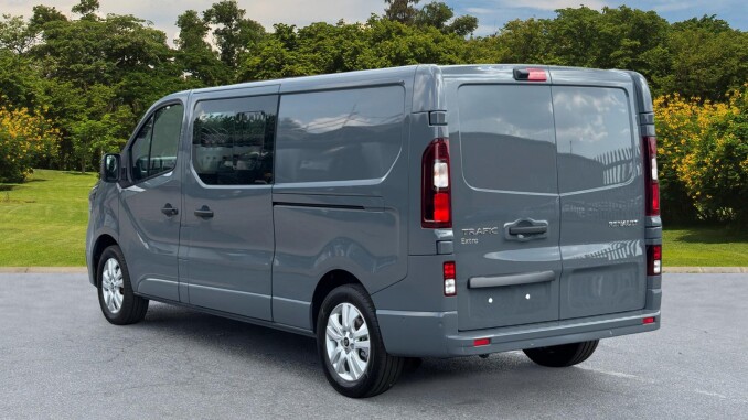 Renault Trafic Lwb Diesel LL30 Blue dCi 150 Extra [Safety] Crew Van - Image 2